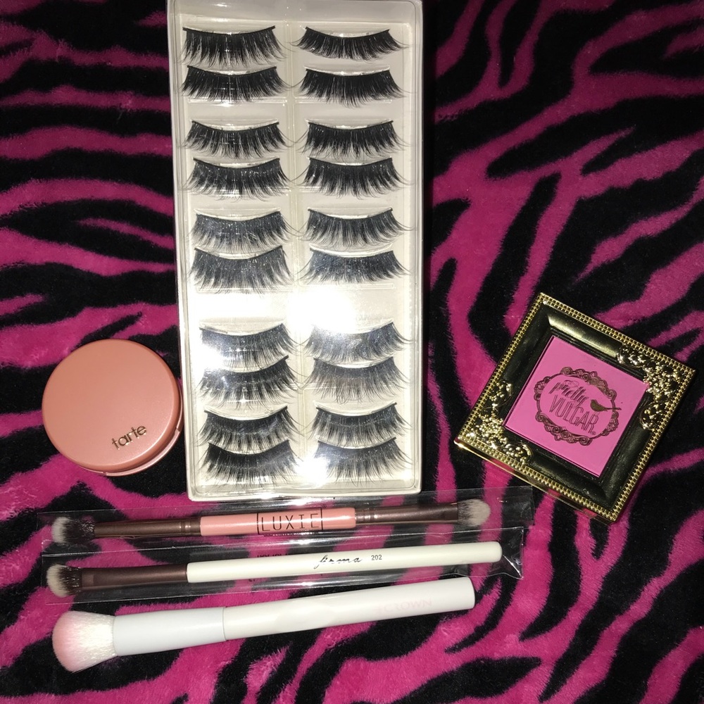 Makeup - Picture 1 of 5